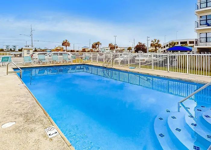 Corner W Amazing Gulf-front Views Balcony & Shared Pools Hot Tubs Gym